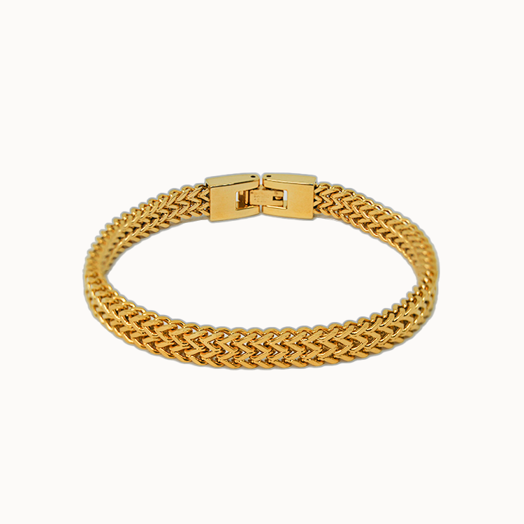 TriTone Unity: Maskulines Statement-Armband in Gold mit breiter, komplexer Gliederung für einen eleganten Look.