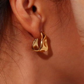 Trapeze Hoops | Lourell Silhouette