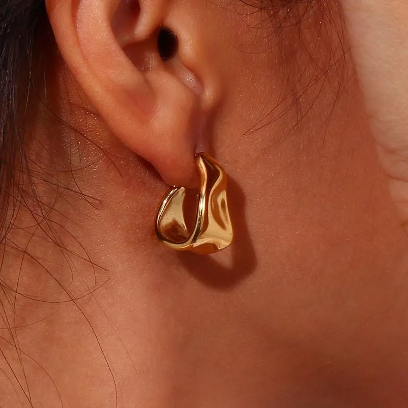 Trapeze Hoops | Lourell Silhouette