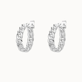Silberne Creolen im Ketten-Look – elegante, mittelgroße Hoops mit einer klaren Gliederstruktur aus Edelstahl.