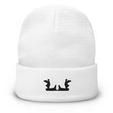 Weiße Unisex Beanie-Mütze mit breitem Umschlag und schwarzem LOURELL Logo-Stick.