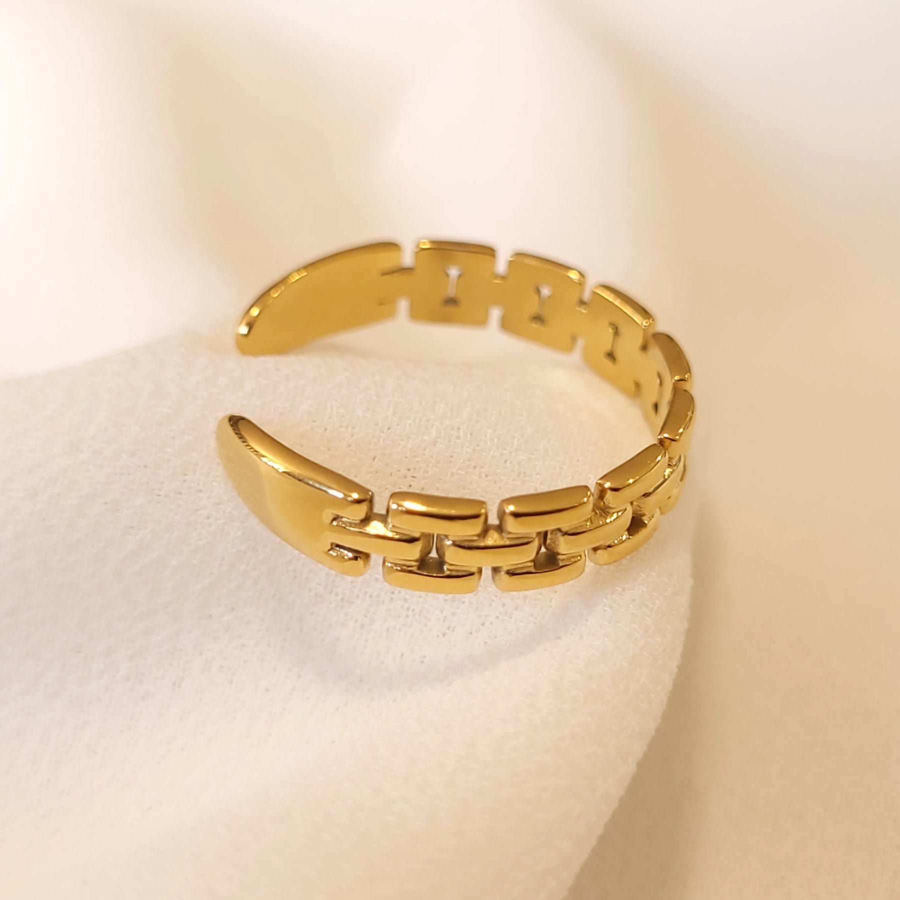 L'Era Finesse | Lourell Glow