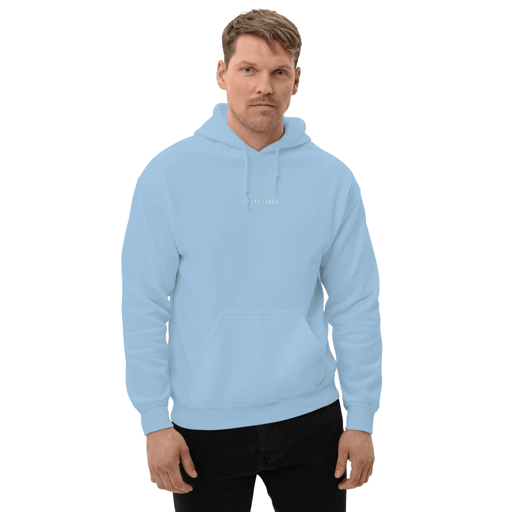 Unisex-Hoodie in Hellblau (Sky Blue) mit dem kleinen, weißen Stick 'L–7 | 23° | PARIS' mittig auf der Brust.