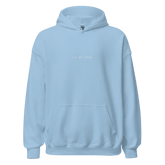 Unisex-Hoodie in Hellblau (Sky Blue) mit dem kleinen, weißen Stick 'L–7 | 23° | PARIS' mittig auf der Brust.