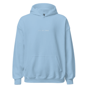 Unisex-Hoodie in Hellblau (Sky Blue) mit dem kleinen, weißen Stick 'L–7 | 23° | PARIS' mittig auf der Brust.