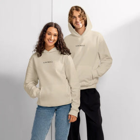 Sandfarbener Unisex Oversize-Hoodie aus schwerer Premium-Baumwolle mit dem Markennamen 'LOURELL' als dezenter Print auf der Brust.
