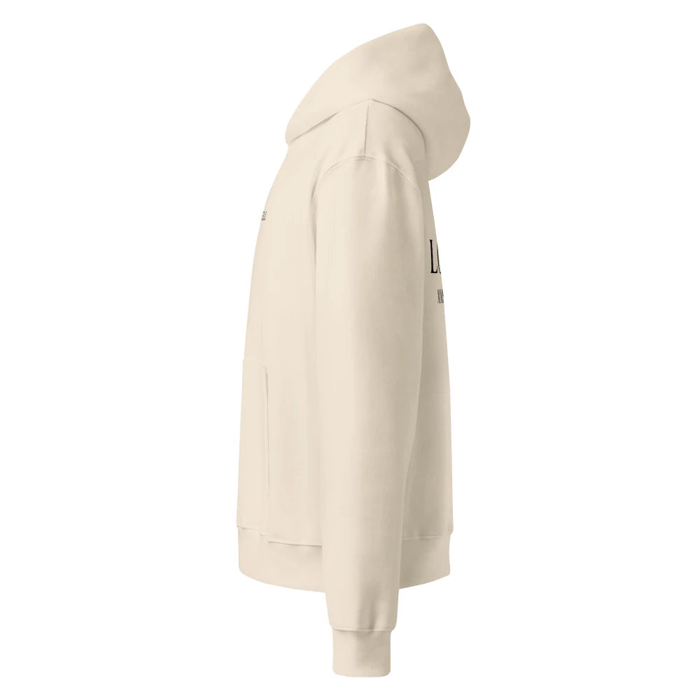 Seitenansicht des sandfarbenen Oversize-Hoodies.