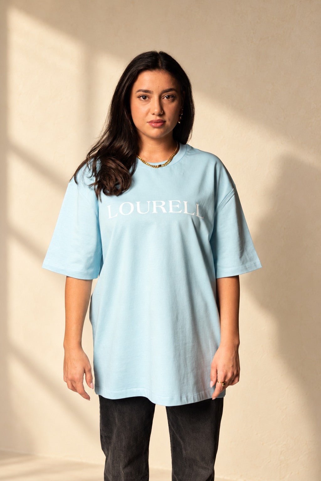 Originales LOURELL Oversize-T-Shirt in Sky Blue an einem Model